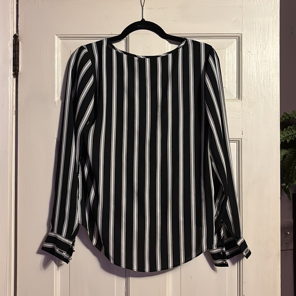 White House Black Market blouse - Picture 5 of 7